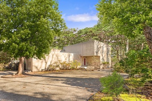 Close to Easthampton Village and Sag Harbor Village