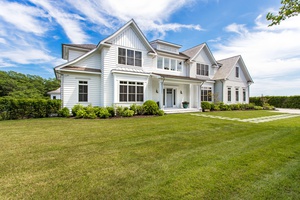 Spectacular new post-modern in Water Mill
