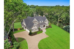 Large Modern Home in Sag Harbor