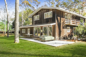 BEACH COMMUNITY- RESERVE BEHIND HOUSE BACKS HEDGES BANKS!