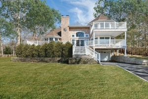 795 Hands Creek Rd, East Hampton