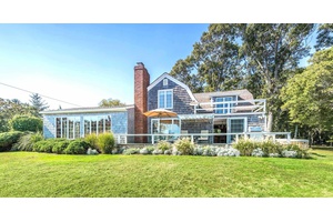 North Haven Waterfront With Private Beach & 220' Dock