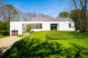 A prime estate in the Georgia section of East Hampton
