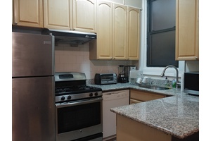 Large 3 Bedrooms steps away from Journal Square Path