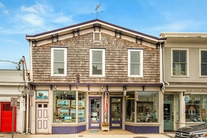 GORGEOUS HISTORICAL COMMERICAL SPACE DOWNTOWN GREENPORT