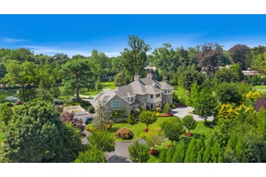 Secluded Gem in Old Westbury