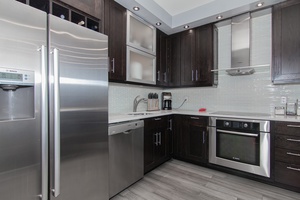 PRICED TO SELL! Fabulous 2-Bedroom, 1-bath in a sprawling 1180 sqf