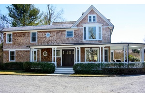Bridgehampton 6 Bedroom Renovated Victorian!