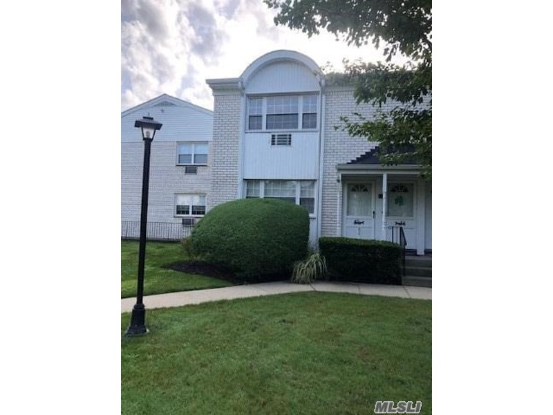 4411 Willshire Lane, Oakdale, NY, 11769 1 BR for sale, Residential