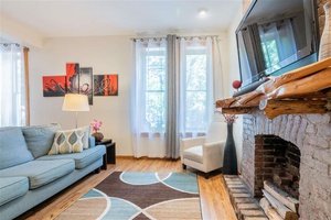 Stunning 2 Bedrooms | 2 Bathrooms with Amazing View of Hamilton Park!