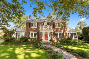 Stately Stunner in Manhasset