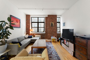Bright Corner Condo with 11 ft Ceilings & Flexible Floorplan in Vinegar Hill / Dumbo