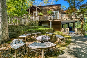 EAST HAMPTON/AMAGANSETT WOODED RETREAT WITH GUEST COTTAGE