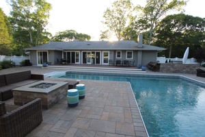 Quogue- 5 Bds/ 3 Bth, In-out Kitchen, Salt Pool,