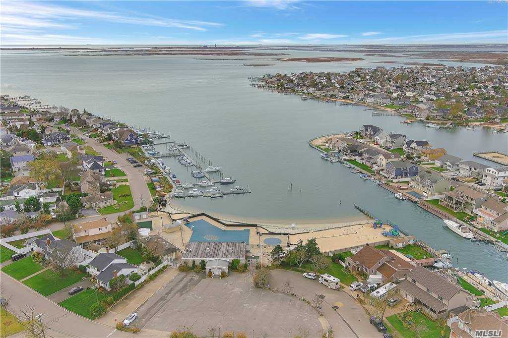 213 Biltmore Boulevard, Massapequa, New York, 11758 4 BR for sale