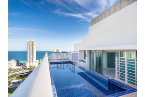 MIAMI WATERFRONT LUXURY ROOFTOP DUPLEX WITH PRIVATE POOL AND CABANA