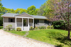Spacious East Hampton Ranch