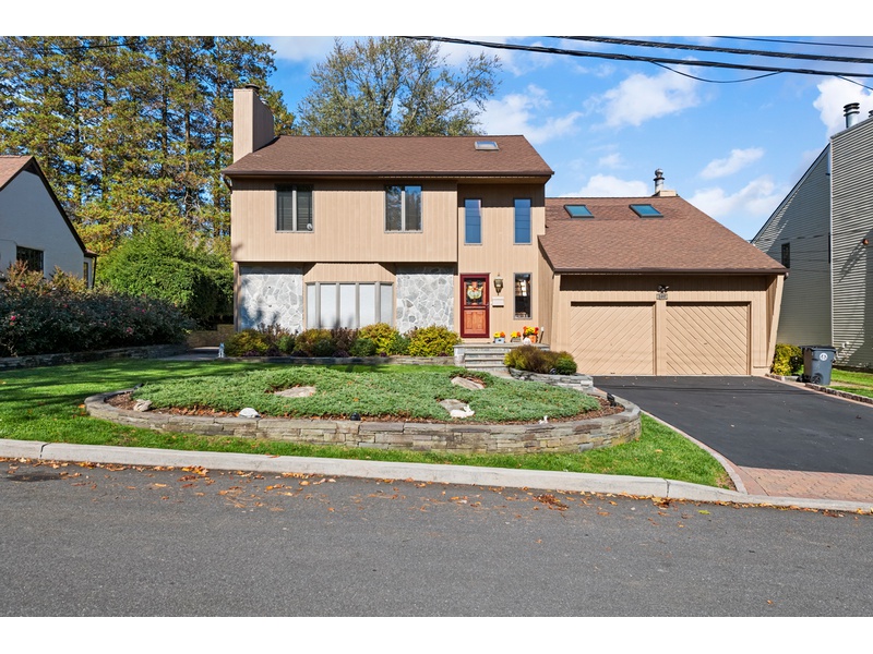 100 Rockingchair Rd, White Plains, NY, 10607 5 BR for sale