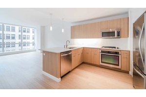SPACIOUS, NO FEE 3 BEDROOM/3 BATHROOM IN LUXURY NOMAD BUILDING