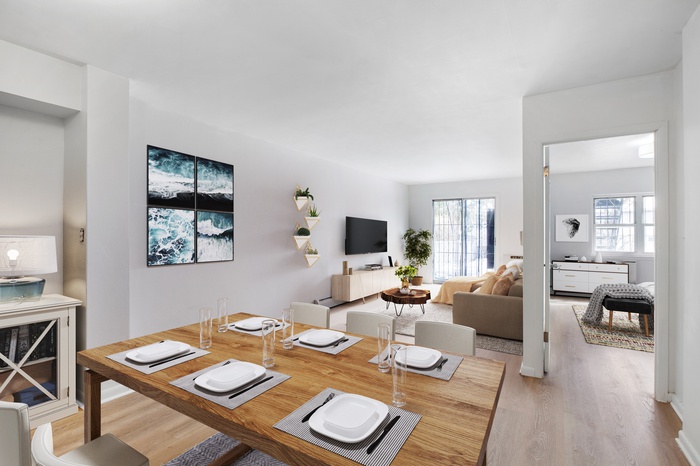 Renovated HUGE One Bed with Backyard