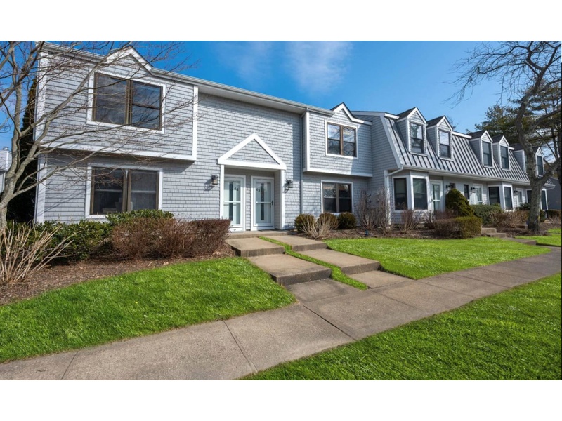 50 Hubbard Ln Unit 43, Southampton, NY, 11968 2 BR for rent, Condo