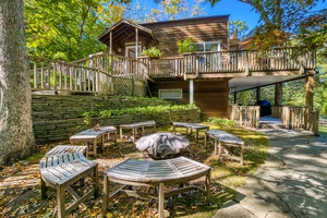 EAST HAMPTON/AMAGANSETT WOODED RETREAT WITH GUEST COTTAGE