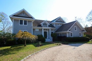 Shelter Island on a Gorgeous Pondfront