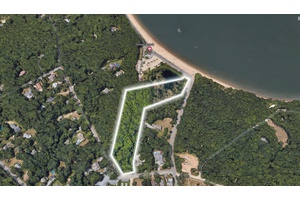 Amazing 5+ Acres in Shelter Island! Steps from Sunset Beach!