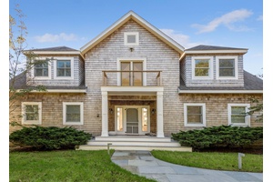 Stunting 4 Bedroom Montauk Home