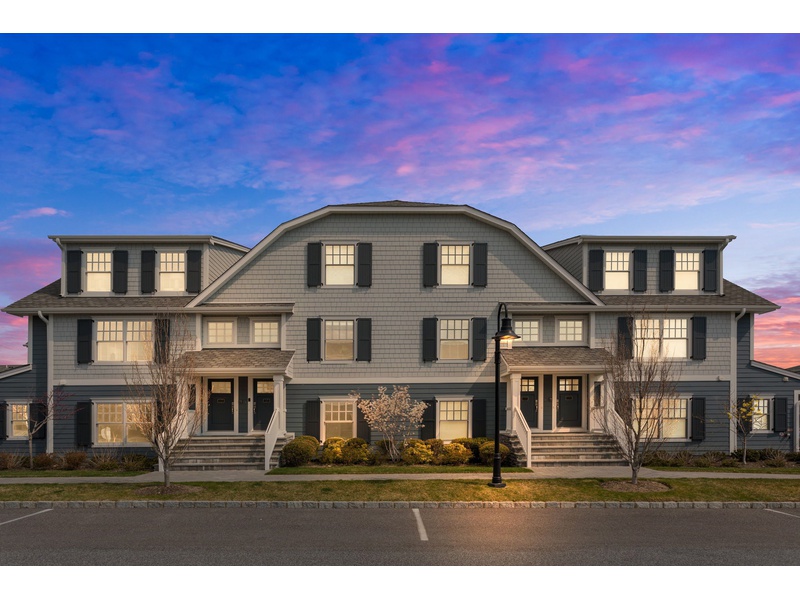 4 Village Green Dr, Southampton, NY, 11968 3 BR for sale, Condo sales
